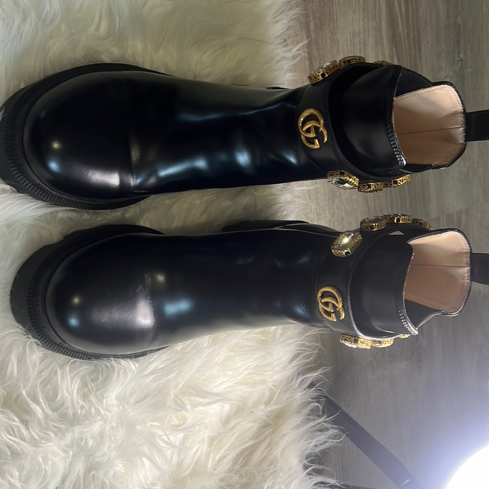 Gucci leather ankle boot, brand new, great condition, size 8